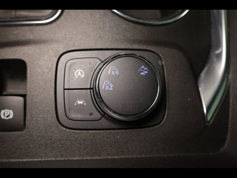 Used 2022 Chevrolet Traverse LT w/ Midnight/Sport Edition image 13