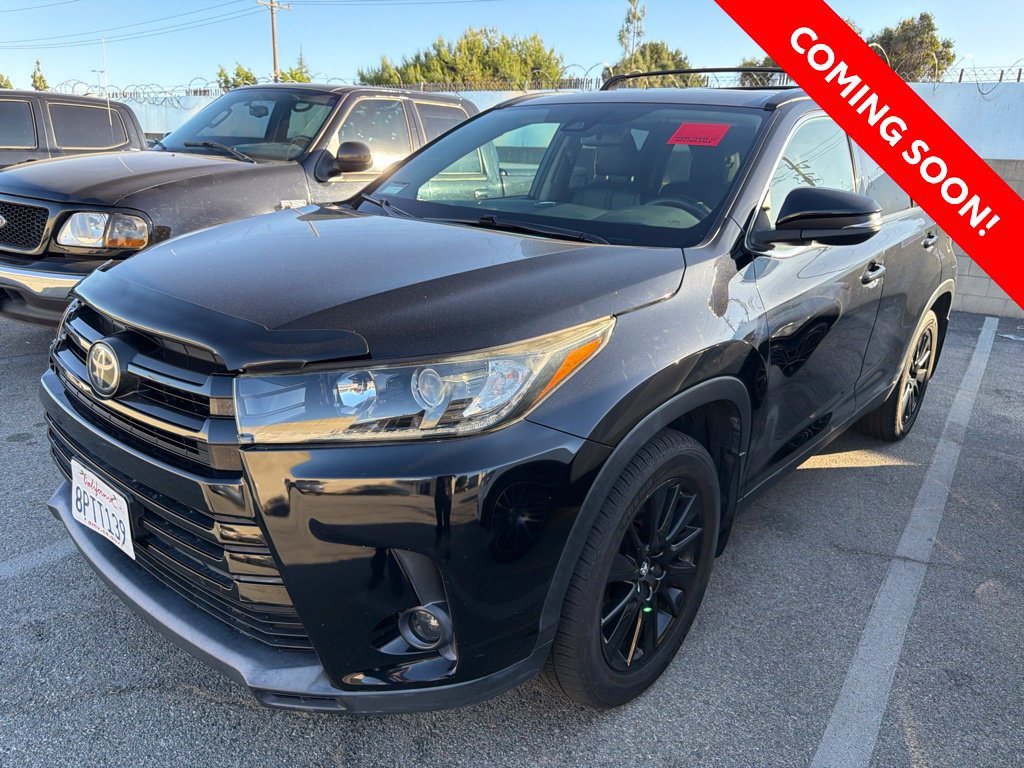 Used 2019 Toyota Highlander SE FWD image 3