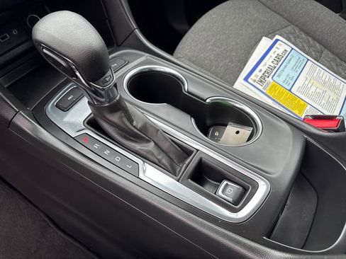 Used 2023 Chevrolet Equinox LT image 29