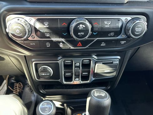 Used 2022 Jeep Wrangler Unlimited Sport image 18