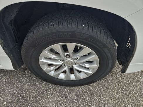 Used 2018 Lexus GX 460 image 4