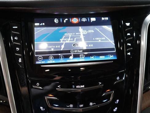 Used 2020 Cadillac Escalade Premium Luxury RWD image 32