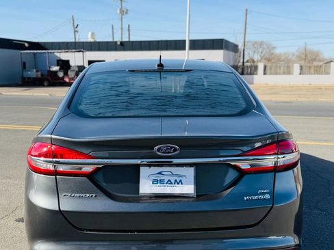 Used 2017 Ford Fusion SE image 4