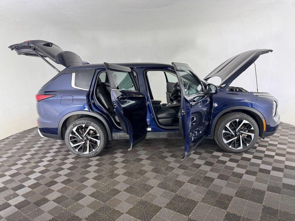Used 2023 Mitsubishi Outlander SE AWD/4WD image 10