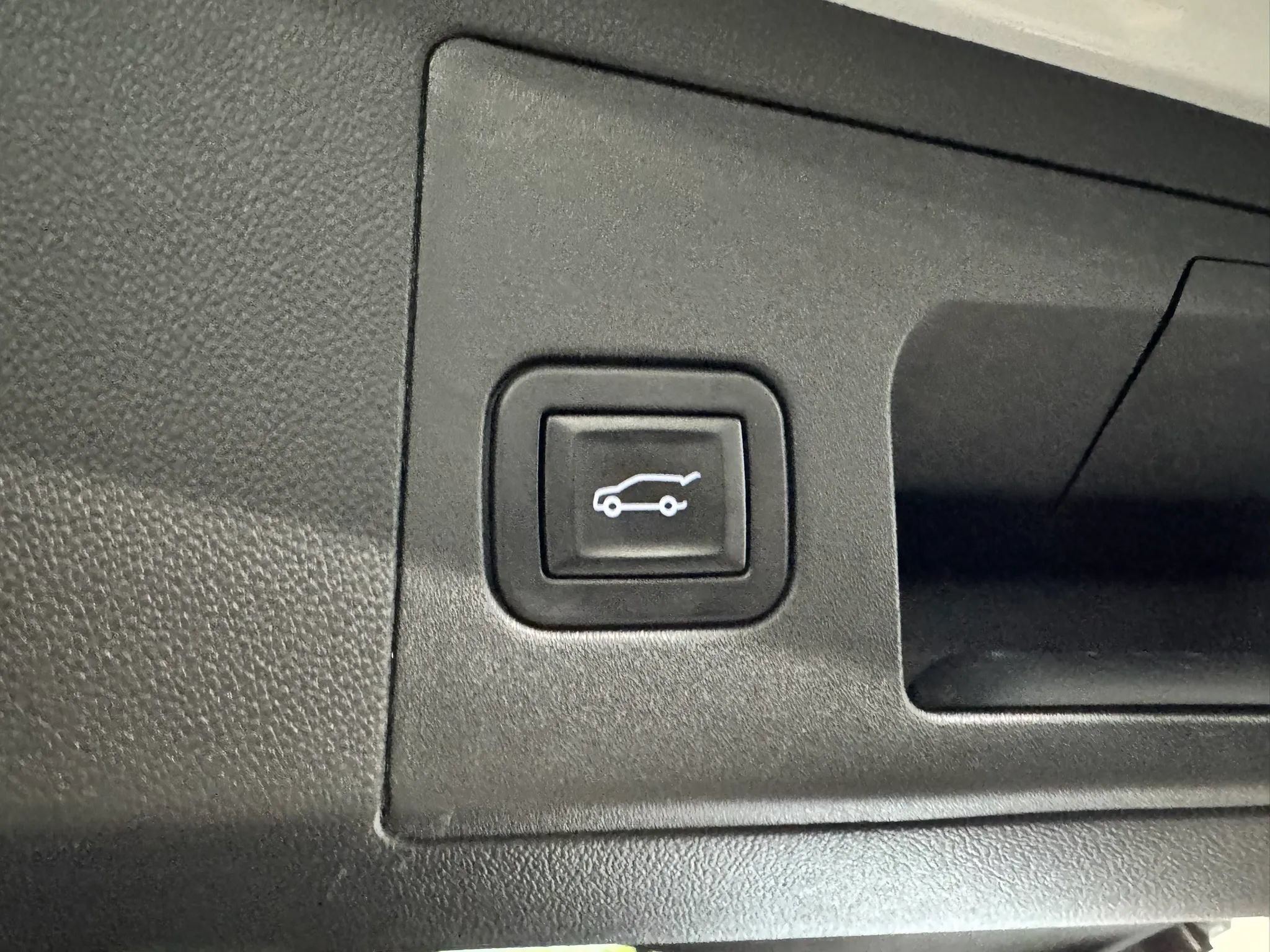 Used 2017 Cadillac XT5 Platinum AWD/4WD image 48