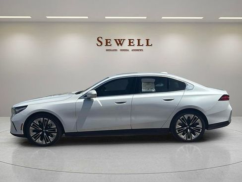 Certified 2025 BMW 530i xDrive AWD/4WD image 2