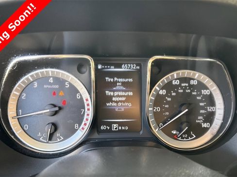 Used 2018 Nissan Titan SV w/ SV Convenience Package image 4