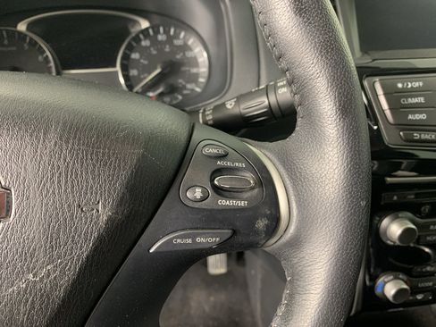 Used 2020 Nissan Pathfinder SV FWD image 19