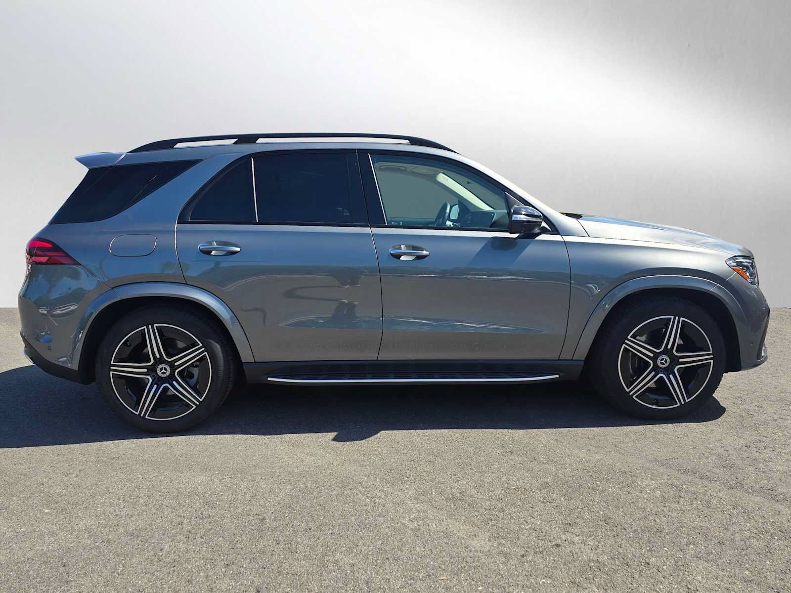 Certified 2025 Mercedes-Benz GLE 580 4MATIC image 2