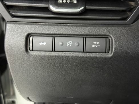 Used 2024 Nissan Altima 2.5 SR FWD image 14