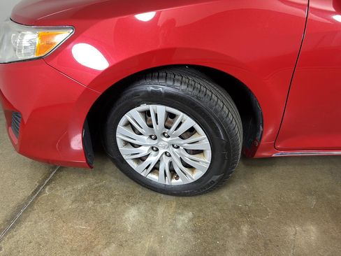 Used 2012 Toyota Camry LE FWD image 5