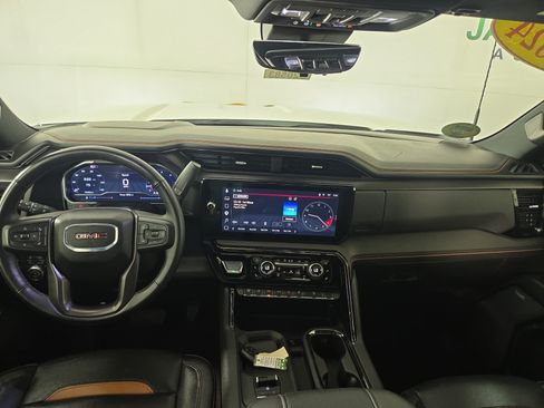Used 2024 GMC Sierra 2500 AT4 w/ AT4 Premium Plus Package AWD/4WD image 13