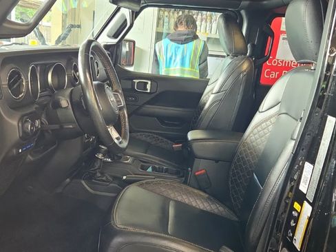 Used 2023 Jeep Wrangler Unlimited Sahara AWD/4WD image 3