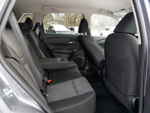 Used 2025 Nissan Rogue SV AWD/4WD image 9