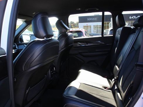 Used 2023 Jeep Grand Cherokee Altitude image 22