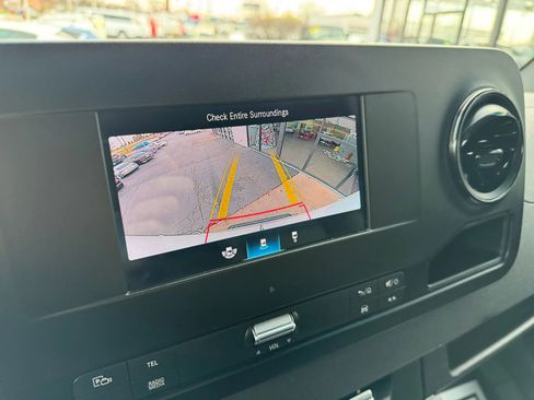 Used 2023 Mercedes-Benz Sprinter 2500 image 12