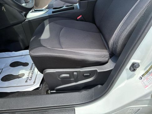 Used 2011 Nissan Rogue SV FWD image 34
