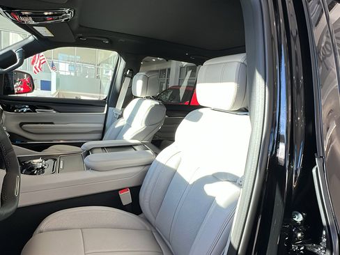 New 2026 Jeep Grand Wagoneer Summit image 16