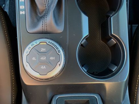 New 2025 Ford Bronco Badlands image 34