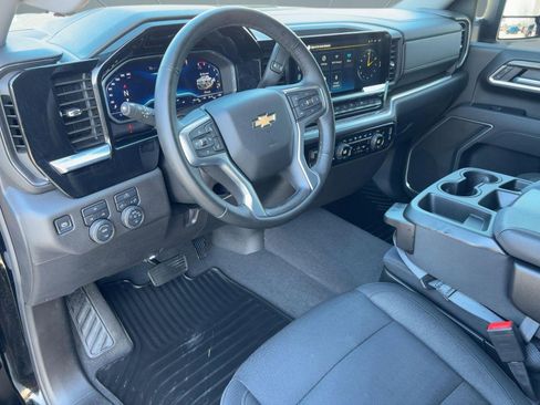 Used 2025 Chevrolet Silverado 2500 LT w/ Convenience Package image 4