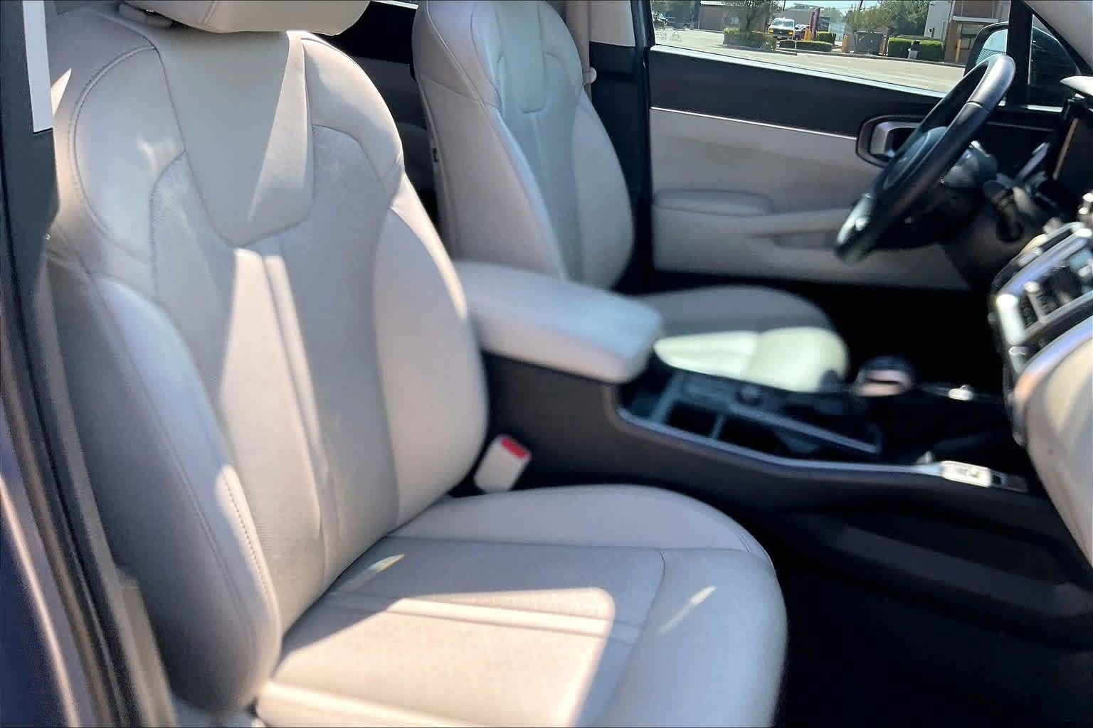 Certified 2022 Kia Sorento S w/ Panoramic Sunroof Package FWD image 11