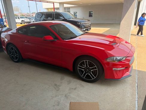 Used 2018 Ford Mustang Coupe w/ Equipment Group 101A RWD image 5