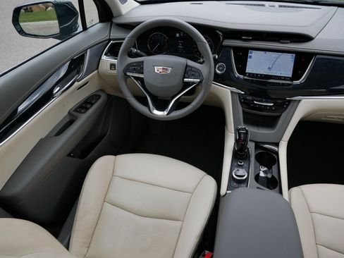 Certified 2024 Cadillac XT6 Premium Luxury w/ LPO, Floor Liner Package AWD/4WD image 9