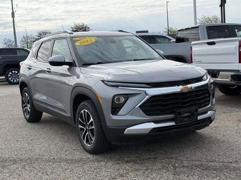 Used 2025 Chevrolet TrailBlazer LT AWD/4WD image 4