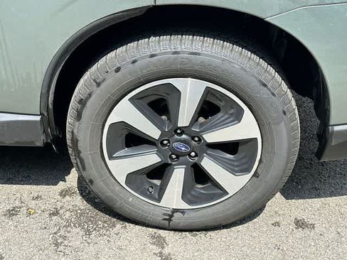 Used 2017 Subaru Forester 2.5i Premium AWD/4WD image 5