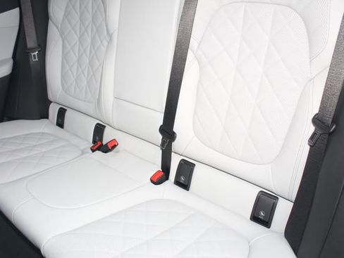 New 2026 BMW X6 xDrive40i w/ Climate Comfort Package image 21