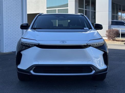 Used 2023 Toyota bZ4X Limited image 3