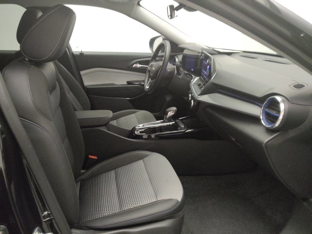Used 2025 Chevrolet Trax LT w/ LT Convenience Package FWD image 21