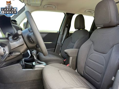 Used 2021 Jeep Renegade Latitude AWD/4WD image 9