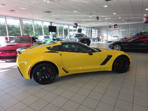 Used 2016 Chevrolet Corvette Z06 w/ 3LZ Preferred Equipment Group RWD image 3