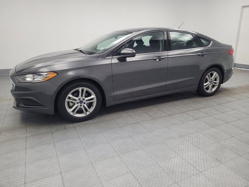 Used 2018 Ford Fusion SE FWD image 2