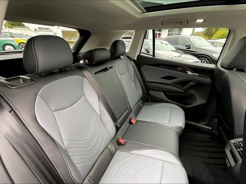 New 2025 Volkswagen Tiguan SE image 25