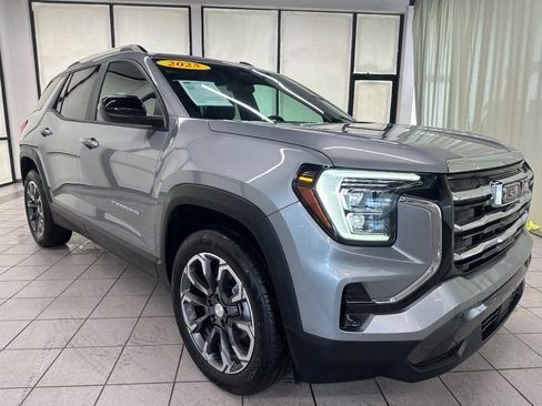 Certified 2025 GMC Terrain Elevation w/ Elevation Premium Package AWD/4WD image 2