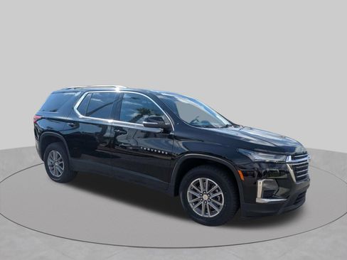 Used 2023 Chevrolet Traverse LT FWD image 2