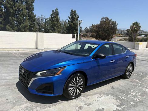 Used 2025 Nissan Altima 2.5 SV FWD image 6