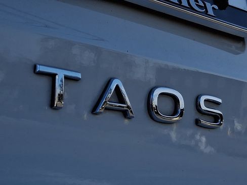 Used 2022 Volkswagen Taos SE image 30