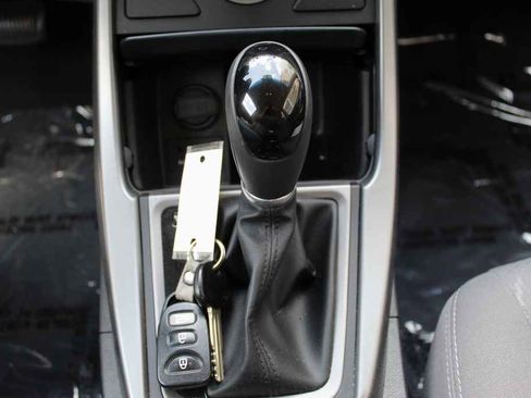 Used 2015 Hyundai Elantra SE w/ Option Group 02 FWD image 22