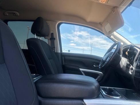 Used 2018 Nissan Titan SV w/ SV Convenience Package RWD image 26