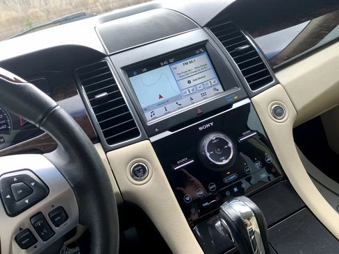 Used 2018 Ford Taurus Limited w/ Driver Assist Package image 19