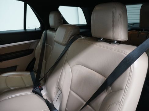 Used 2019 Ford Explorer FWD image 11