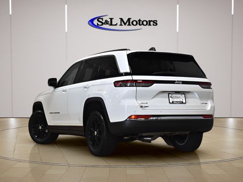 Used 2023 Jeep Grand Cherokee Limited AWD/4WD image 5