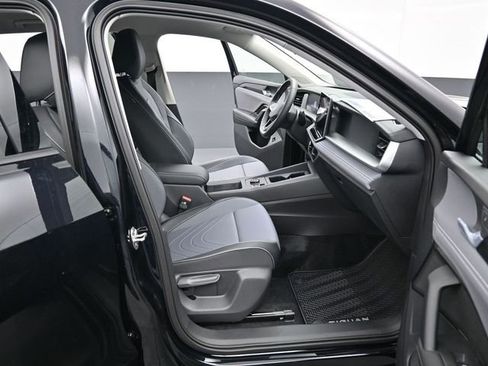 New 2026 Volkswagen Tiguan SE image 14