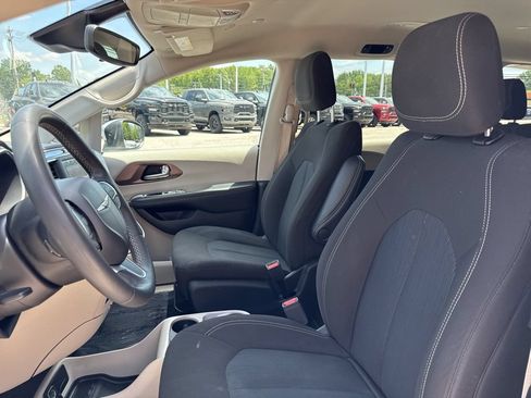 Used 2023 Chrysler Voyager LX FWD image 50