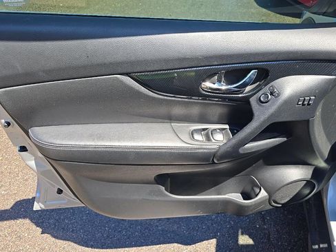 Used 2020 Nissan Rogue SL w/ Premium Package FWD image 11