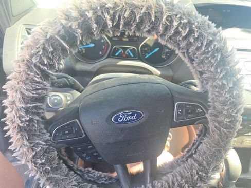 Used 2018 Ford Escape SE FWD image 8