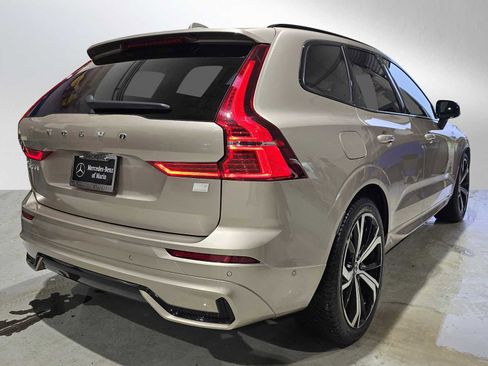 Used 2023 Volvo XC60 T8 Ultimate image 3